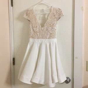 Whit lace dress